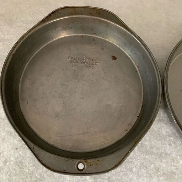 2 Ekco USA Baker’s Secret M95 8” Pans - Picture 2 of 8